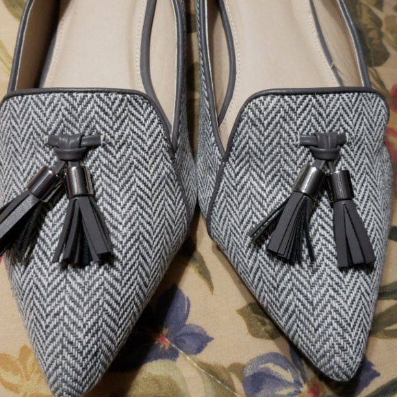 SHOES - Picture 2 of 4